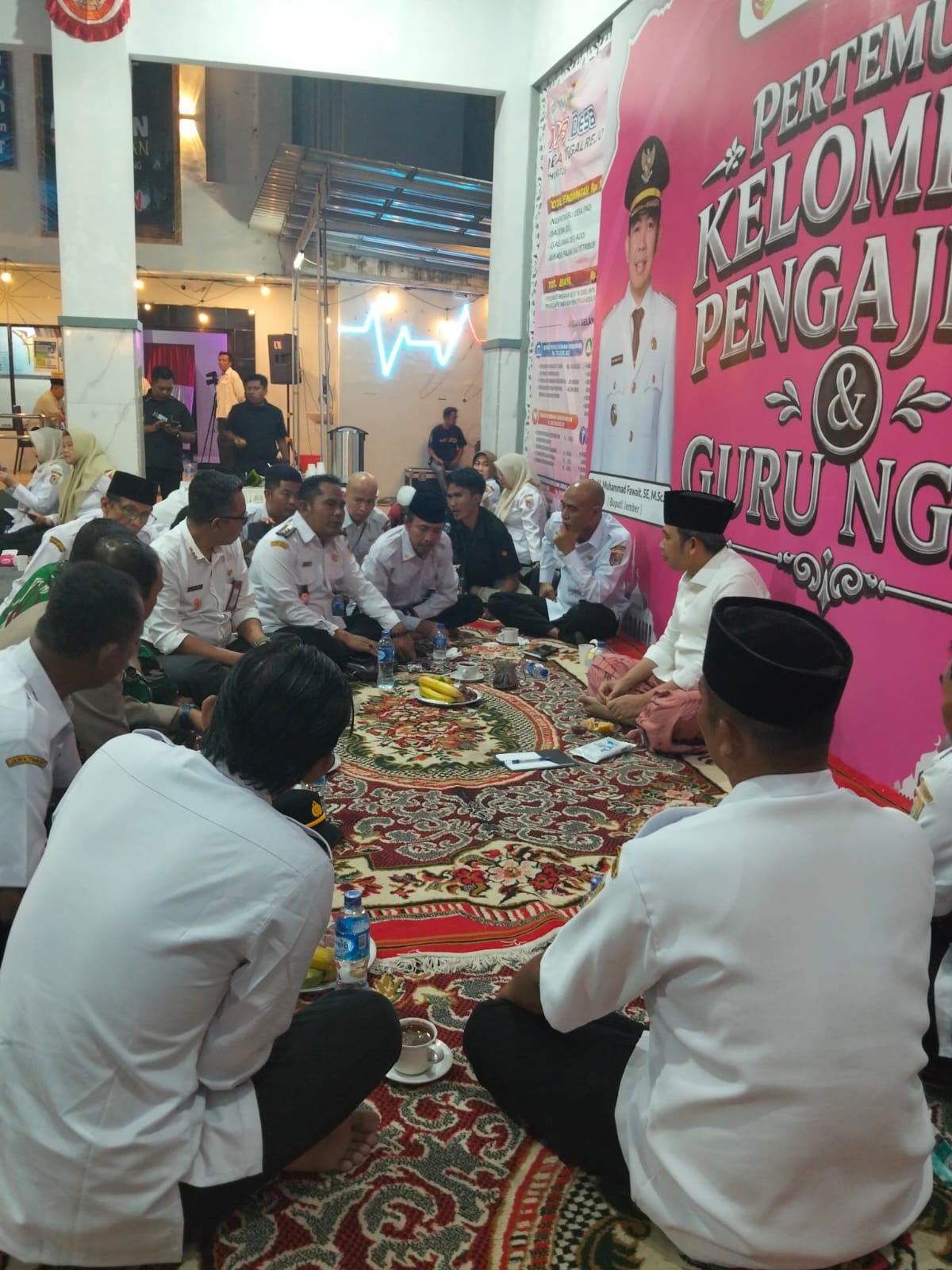bupati-jember-sapa-warga-desa-tegalrejo-lewat-program-bunga-desaku-gelar-dialog-hingga-salat-berjamaah-20260726