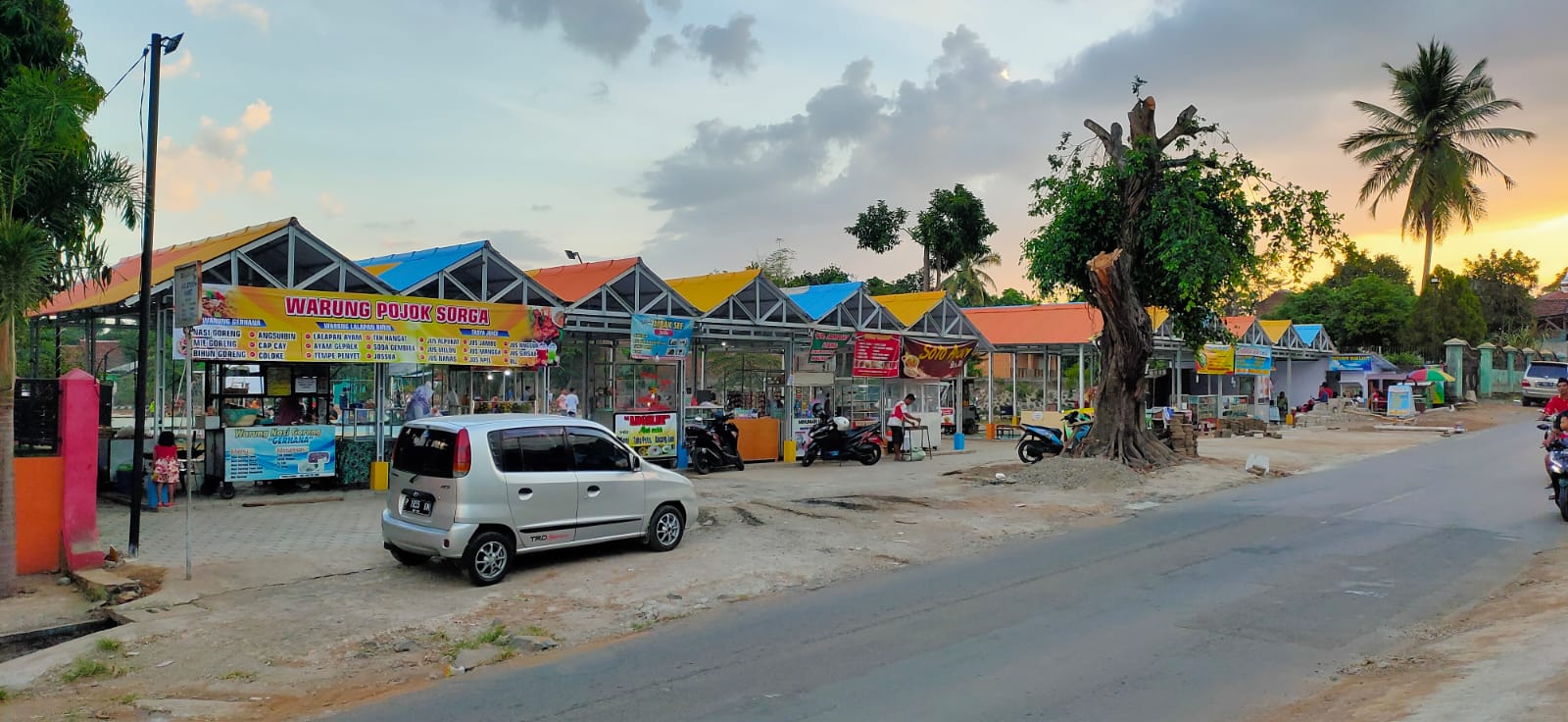 wisata-kuliner-pujasera-sorga-dukuhmencek