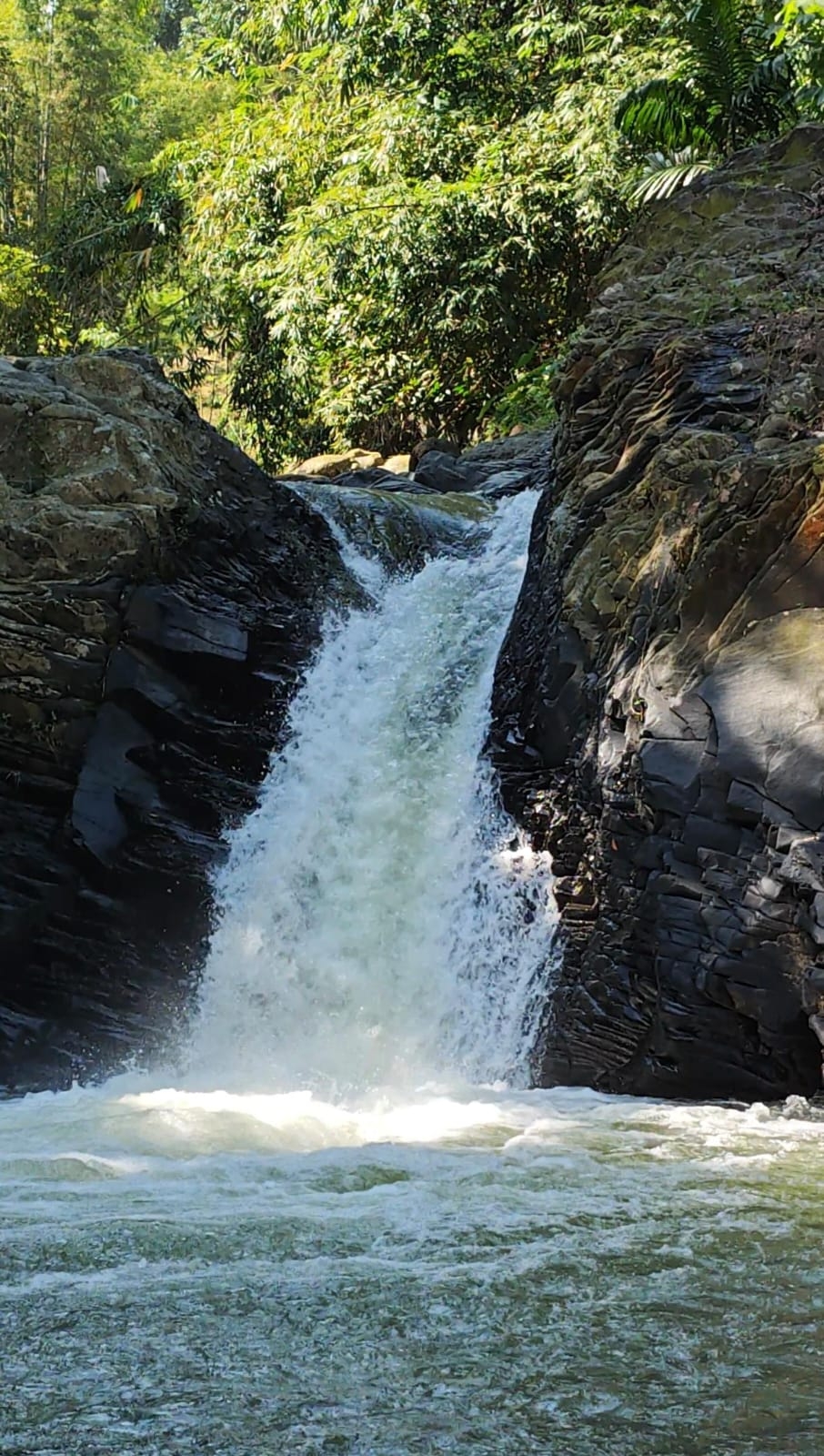 wisata-air-terjun-antrokan-gulung