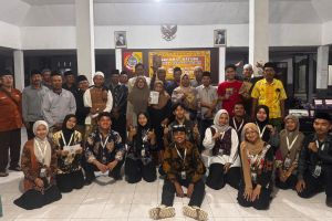 mahasiswa-kkn-kolaboratif-2026-mengadakan-sosialisasi-sampah-jadi-berkah-belajar-mengolah-sampah-organik-menjadi-eco-enzyme-dan-sampah-anorganik-melalui-bank-sampah-di-desa-pringgowirawan-20260812