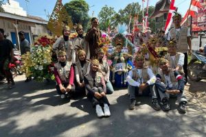 mahasiswa-kkn-kolaboratif-desa-cinta-turut-meriahkan-perayaan-karnaval-desa-jatimulyo-tahun-2026-20260820